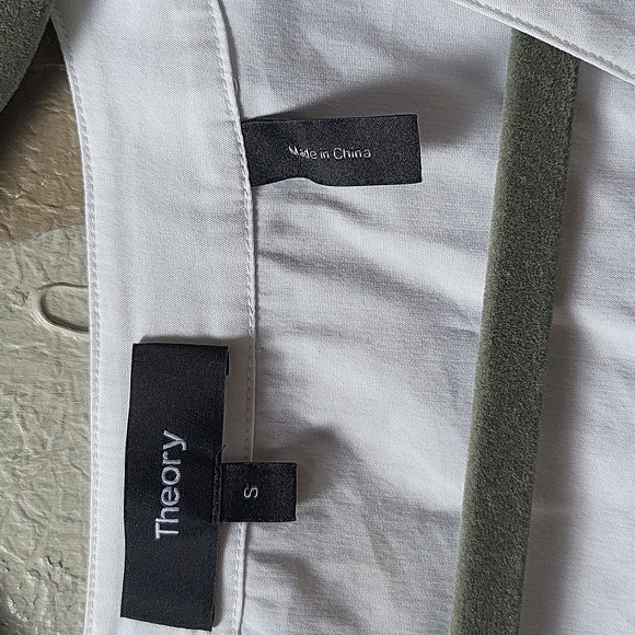 Theory white button Gathered Sleeve Top - Picture 3 of 5